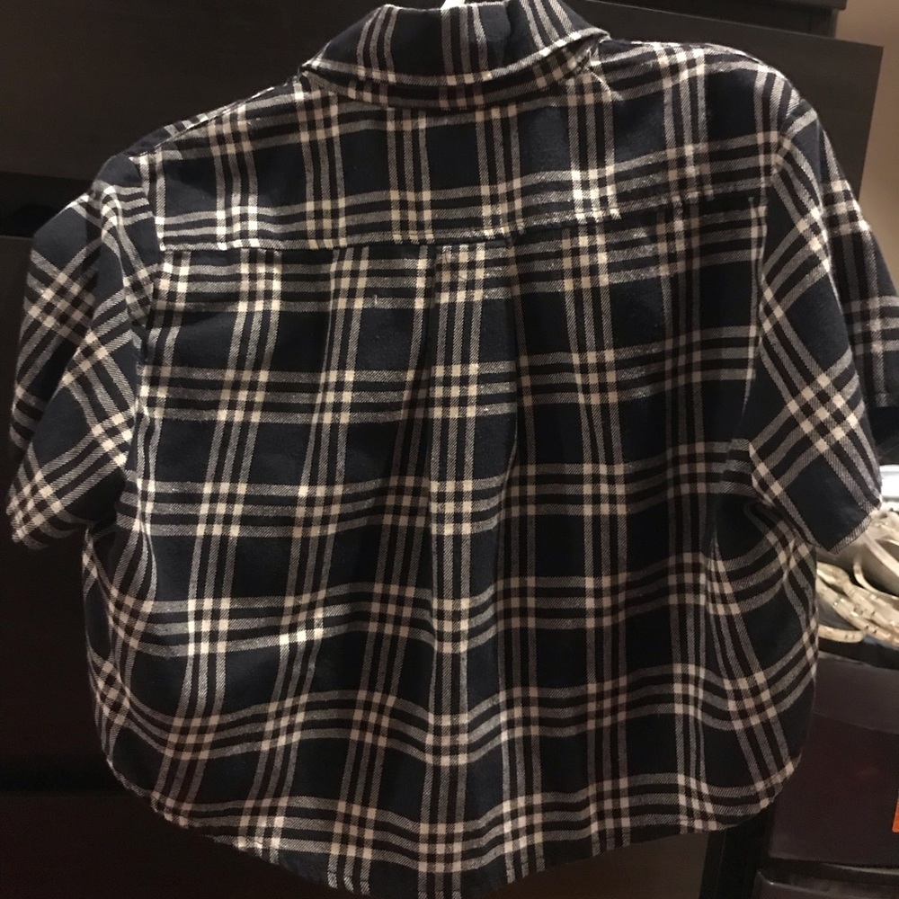Brandy Melville Plaid Cropped Shirt - Picture 2 of 3